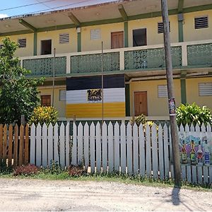 Pal'S On The Beach - Dangriga, Belize